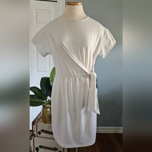 EXPRESS Crewneck, short sleeves self-tie belt at waist for a Tailored Silhouette